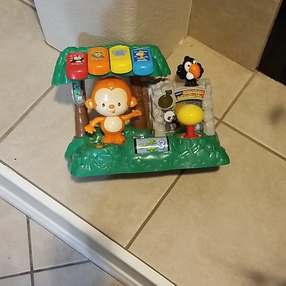 Toy - Picture 2 of 6